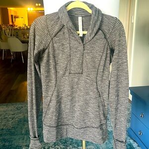 Lululemon Longsleeve Size 8 Black leightweight sweater